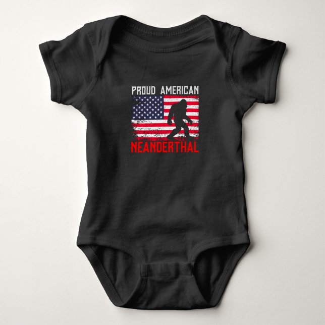 Proud American Neanderthal | USA flagga och Bigfoo T Shirt (Framsida)