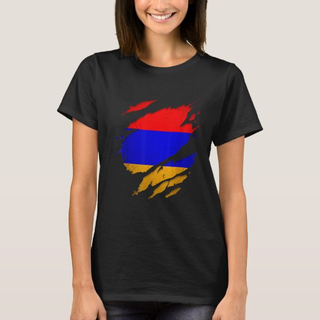 Proud Armenian   Torn Ripped Armenia Flag T Shirt (Framsida)