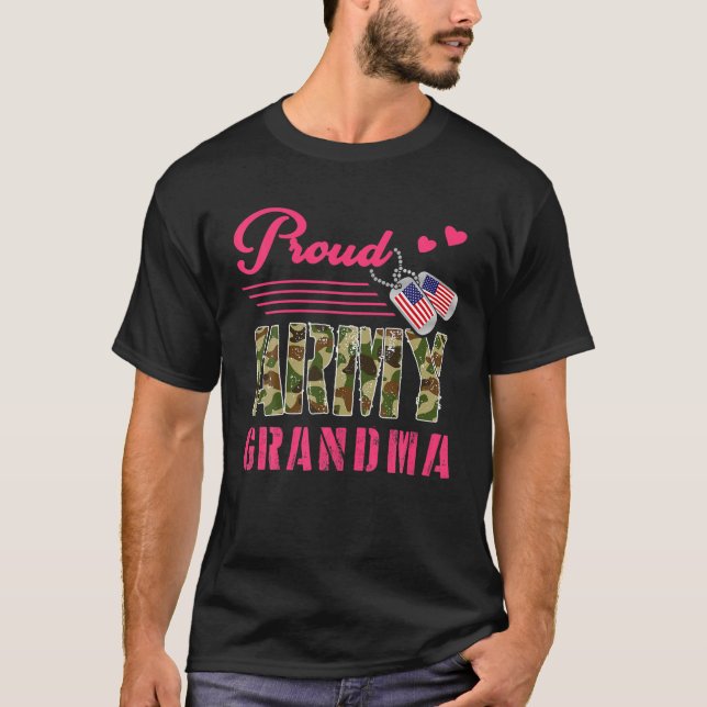 Proud Army Grandma Miliage Camouflage Hund Märkre  T Shirt (Framsida)