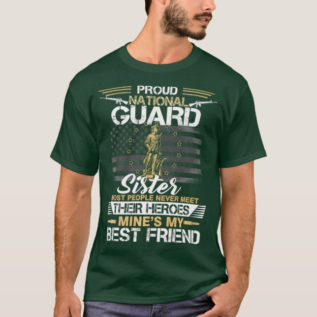 Proud Army National Guard Sister Flagga US T Shirt (Framsida)