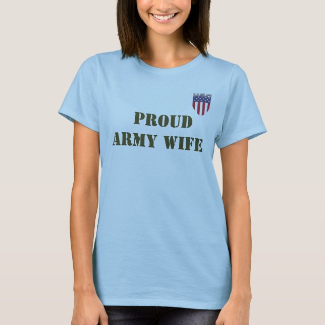 PROUD ARMY WIFE T-SHIRT (Framsida)