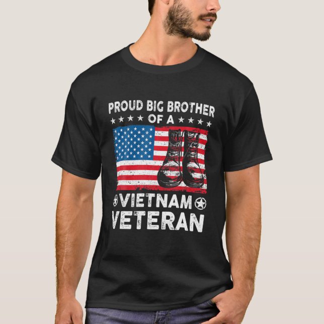 Proud Big Brother från Vietnam Veteran USA flagga  T Shirt (Framsida)