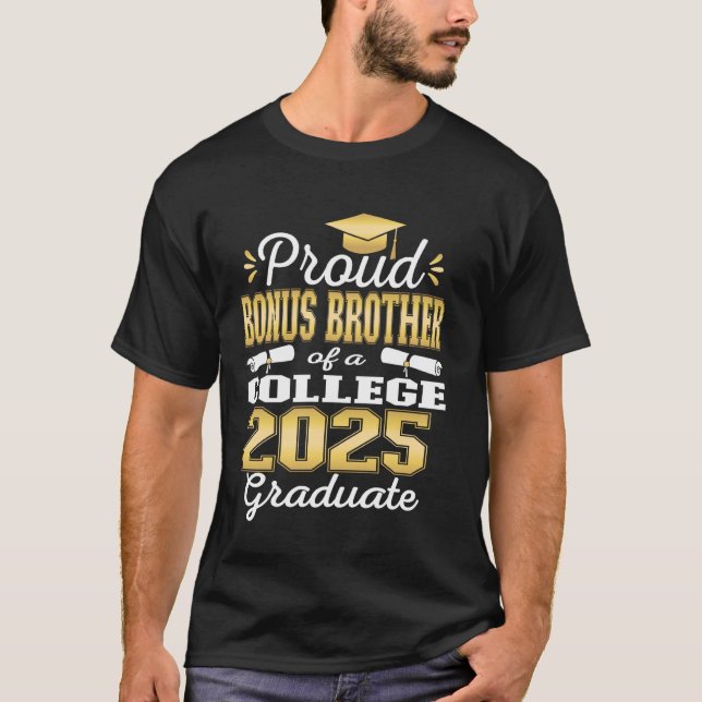 Proud Bonus Brother of 2025 College Graduate Famil T Shirt (Framsida)