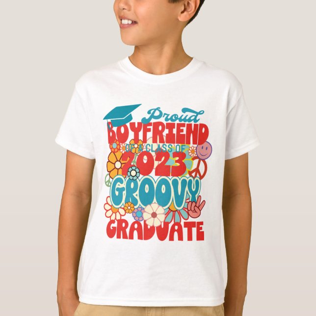 Proud BOYFRIEND av klass 2023 Student Retro T Shirt (Framsida)