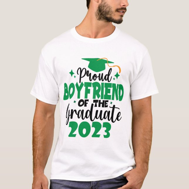 Proud BOYFRIEND i klass 2023 Student Roligt T Shirt (Framsida)