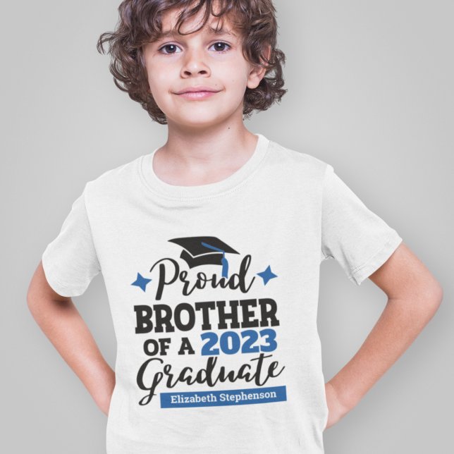 Proud Brother 2022 student svart blått lock namn T T Shirt (Skapare uppladdad)
