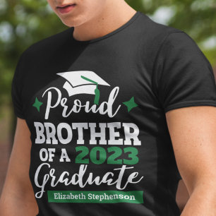 Proud Brother 2023 student svart grönt sockel namn T Shirt
