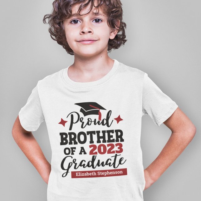 Proud Brother 2023 student svart sockel namn T Shirt (Skapare uppladdad)