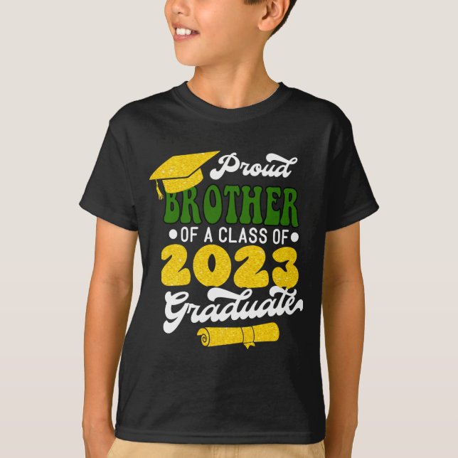 Proud BROTHER av klass 2023 Student Modern T Shirt (Framsida)