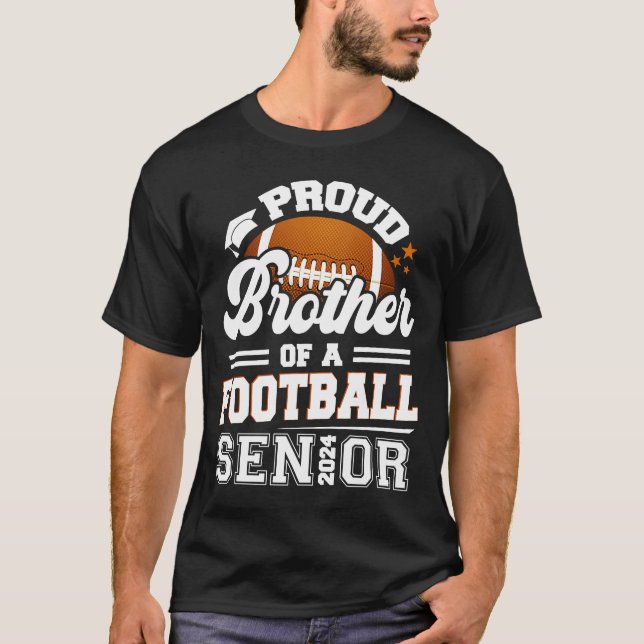 Proud Brother of a Football Senior 2024 Student T Shirt (Framsida)