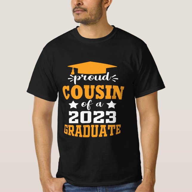 Proud COUSIN för 2023 Student Modern T Shirt (Framsida)