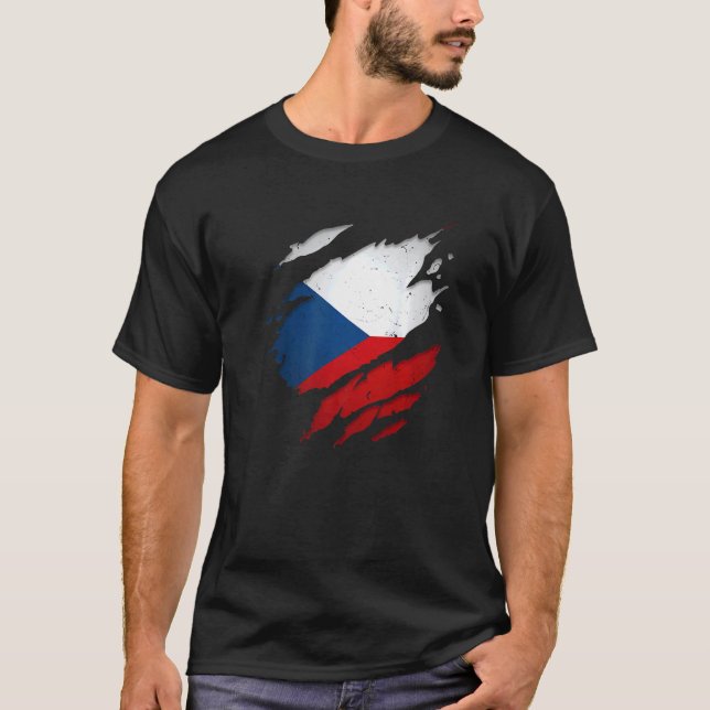Proud Czech Torn Ripping Czech Republic Flagga T Shirt (Framsida)