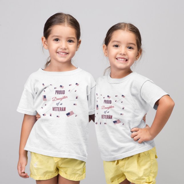 Proud Daughter of a Veteran | Patriotic Flag  T Shirt (Skapare uppladdad)