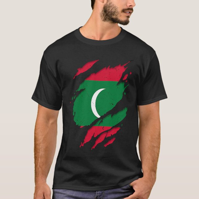Proud Dhivehin Torn Ripped Maldives Flag T Shirt (Framsida)