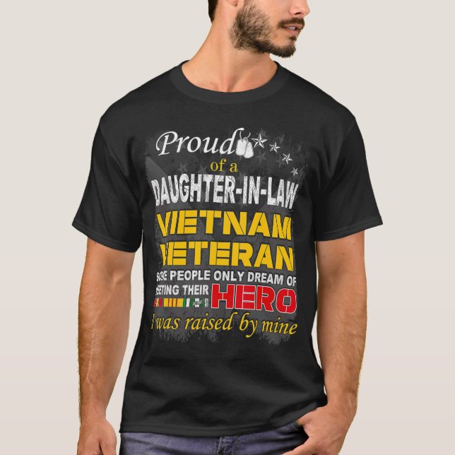 Proud Dotter in Law Vietnam Veteran T Shirt (Framsida)