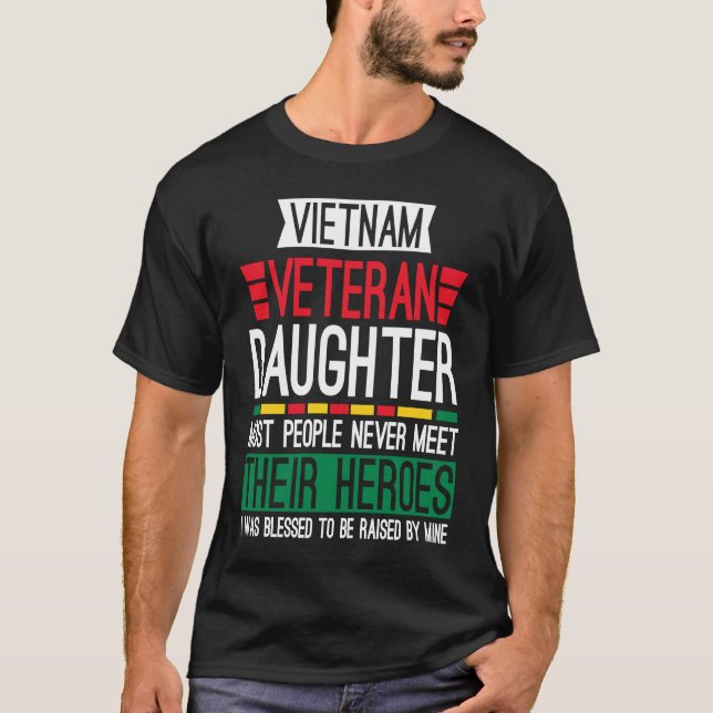Proud Dotter till Vietnam Veteran 10 T Shirt (Framsida)