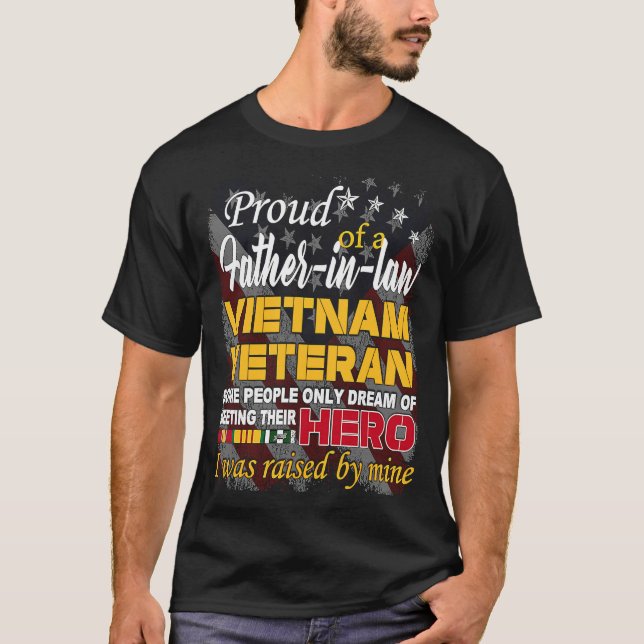 Proud Far in Law Vietnam Veteran, som min H. T Shirt (Framsida)