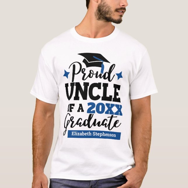 Proud farbror 2022 student svartblå tassel namn t shirt (Framsida)