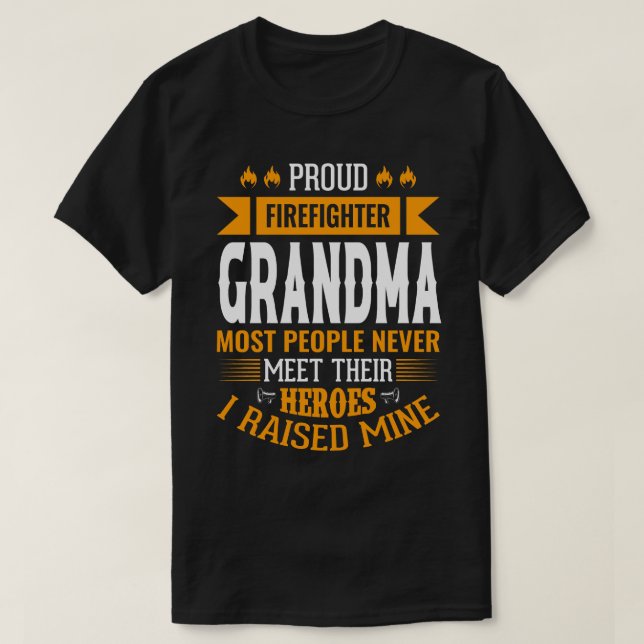 Proud Firefighter GRANDMA Mest människor möts aldr T Shirt (Design framsida)