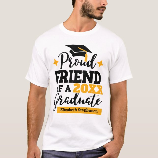 Proud Friend 2022 student svart guld tassel namn T Shirt (Framsida)