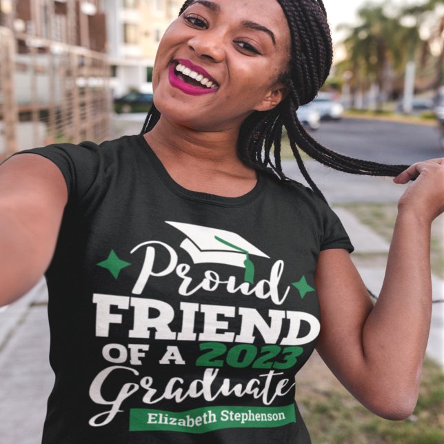 Proud Friend 2023 student svart grönt tassel namn T Shirt (Skapare uppladdad)