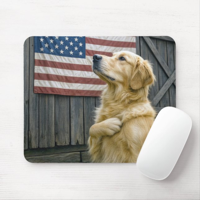 Proud Golden Retriever With American Flag Musmatta (Med mus)