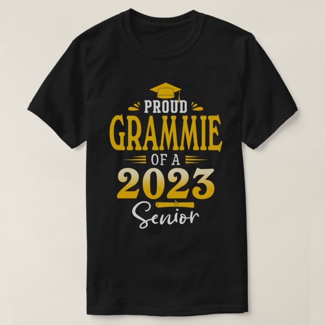 Proud GRAMMIE på 2022 års ledande Studenten T Shirt (Design framsida)