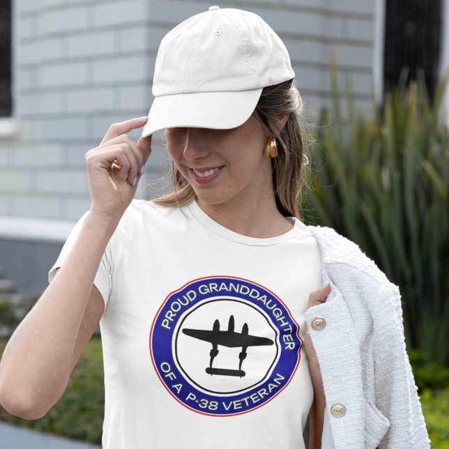 Proud Granddaughter of a P-38 Veteran T Shirt (Skapare uppladdad)