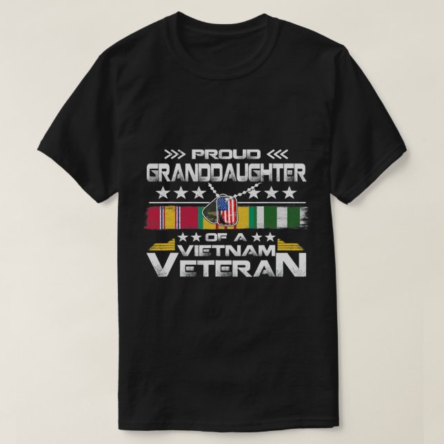 Proud Granddotta i den amerikanska militärfamiljen T Shirt (Design framsida)