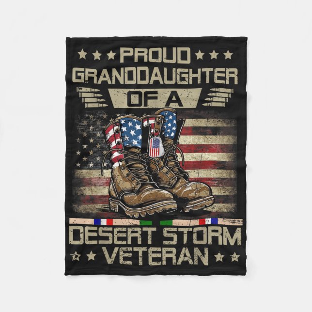 Proud Granddotter till Desert Storm Veteran Family Fleecefilt (Framsidan)