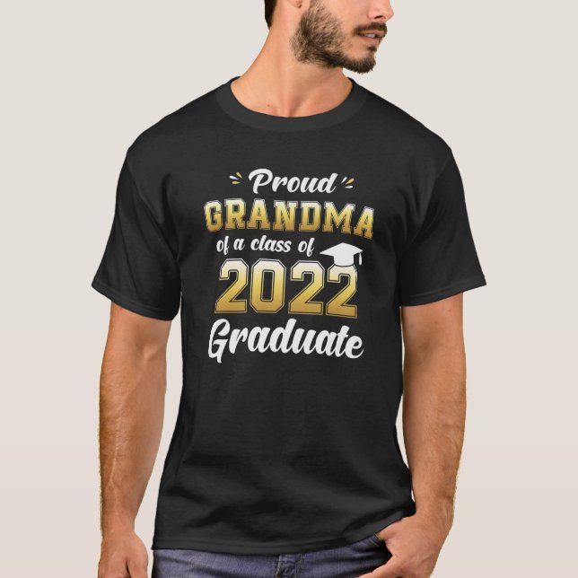 Proud Grandma av klass 2022 Student 2 T Shirt (Framsida)