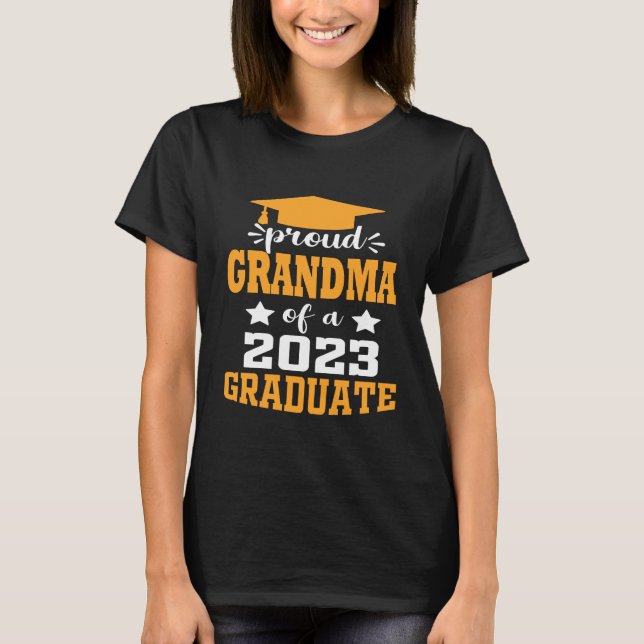 Proud GRANDMA av klass 2023 Student Modern T Shirt (Framsida)