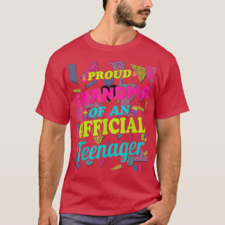 Proud Grandma från en Officiell Teenager 13:e Birt T Shirt