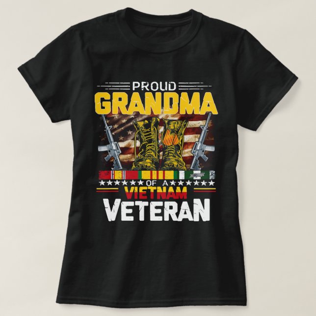 Proud Grandma Of A Vietnam Veteran Vietnam War Vet T Shirt (Design framsida)