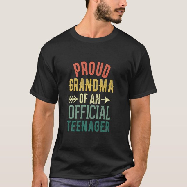 Proud Grandma of Officiell Teenager Birthday 13th  T Shirt (Framsida)