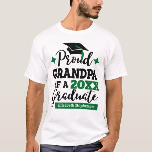 Proud Grandpa 2022 student svart grönt sockel namn T Shirt