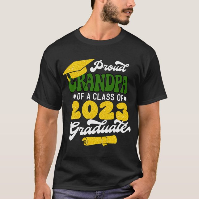 Proud GRANDPA av klass 2023 Student Guld T Shirt (Framsida)