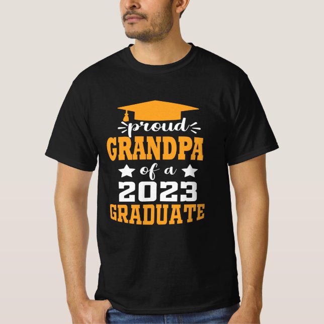 Proud GRANDPA av klass 2023 Student Modern T Shirt (Framsida)