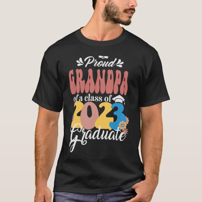 Proud GRANDPA av klass 2023 Student Retro T Shirt (Framsida)