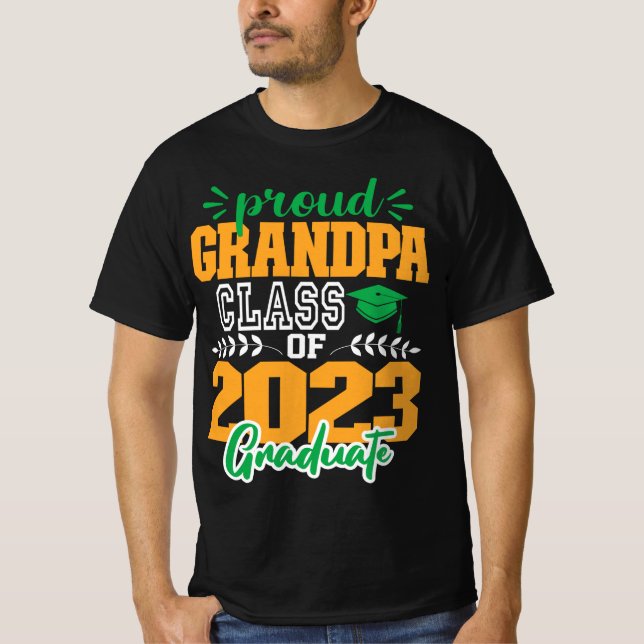 Proud GRANDPA i klass 2023 MODERN SCRIPT GRAD T Shirt (Framsida)