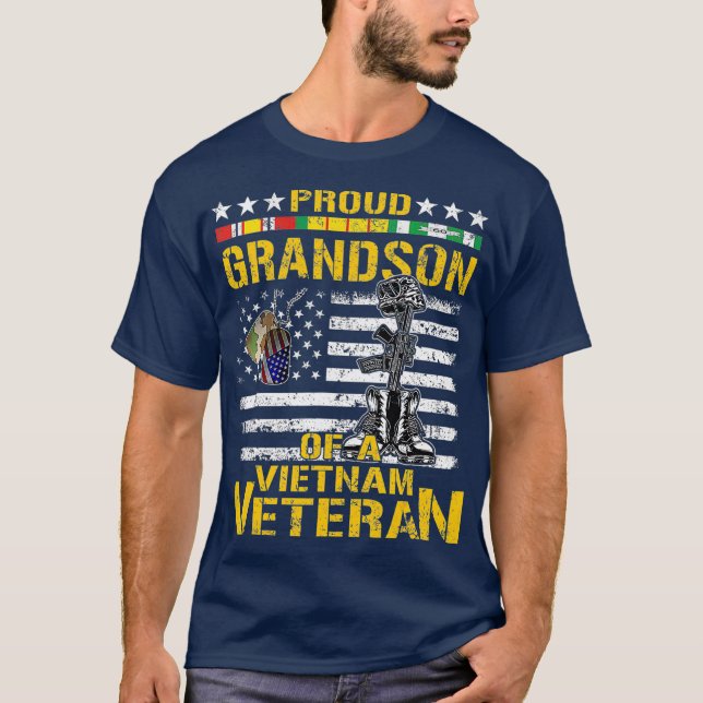 Proud Grandson Of A Vietnam Veteran   Vietnam T Shirt (Framsida)