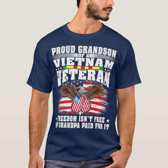 Proud Grandson Of Vietnam Veteran  Freedom Isnt T Shirt (Framsida)