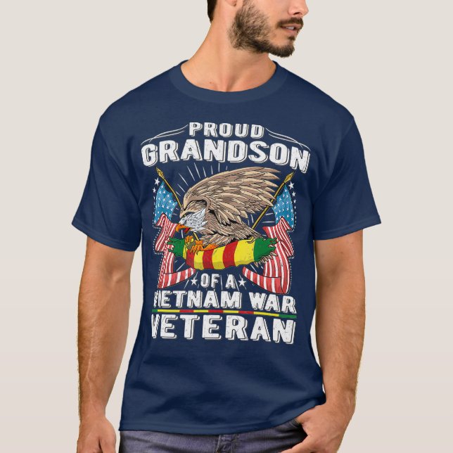Proud Grandson of Vietnam Veteran Military Vets T Shirt (Framsida)