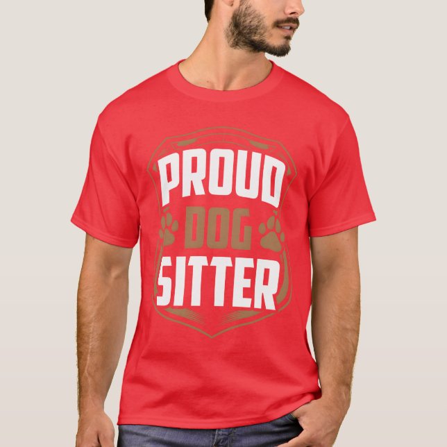 Proud Hund Sitter Hundar Jobbet Hund Puppy-vän i S T Shirt (Framsida)