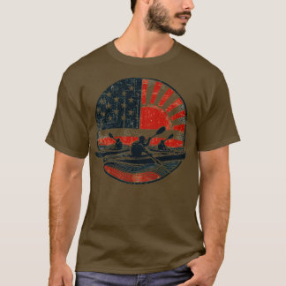 Proud Kayaker Paddling genom Vatten Flagga usa T Shirt