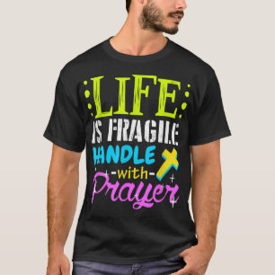 Proud Life är en bräcklig hand med bön Jesus Gi T Shirt