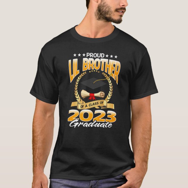 Proud Lil Brother av klass 2023 Student Grad T Shirt (Framsida)