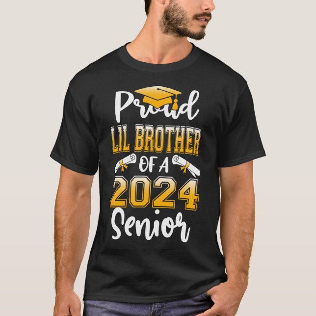 Proud Lil Brother från 2024 års ledande Studenten T Shirt (Framsida)