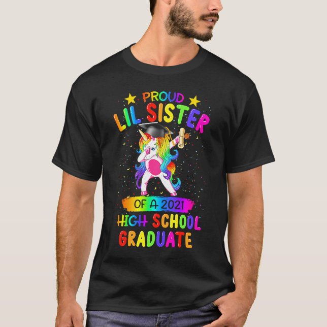Proud Lil Sister of a 2021 High School Student T Shirt (Framsida)