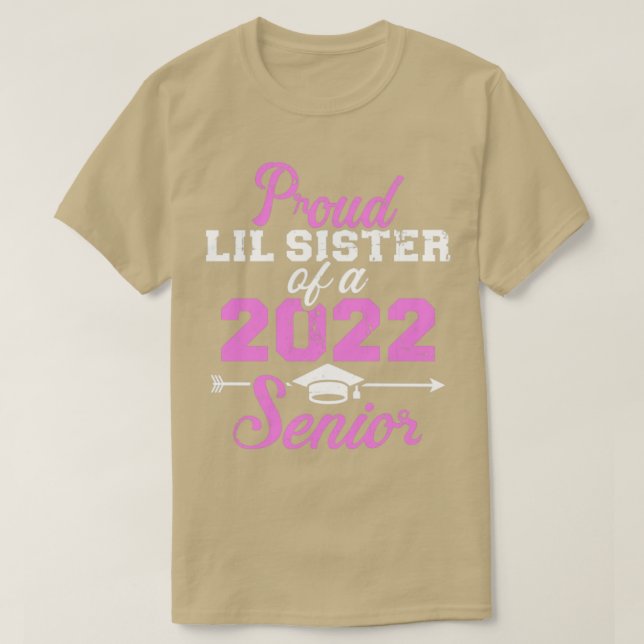 Proud lil syster till 2022 års ledande studenten-k t shirt (Design framsida)